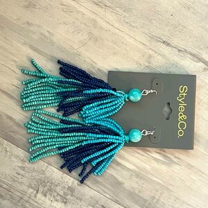 NWT dangly blue beaded earrings